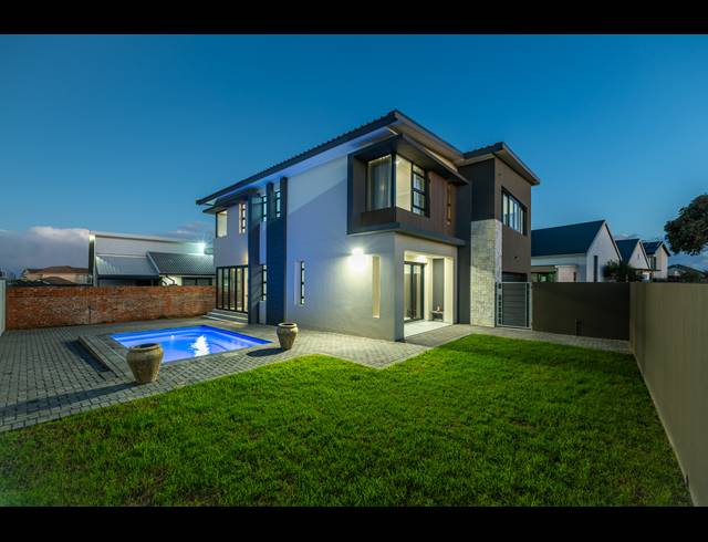 3 BEDROOM HOUSE FOR SALE IN MOSSEL BAY EXT 15